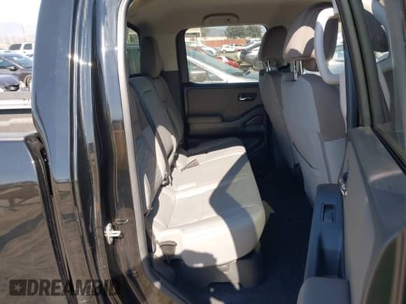 2024 Nissan Frontier SV z VIN 1N6ED1FK2RN603585, wystawiony jako IAAI lot #42771501 z przebiegiem 8 818 mil mil oraz . Historia ofert i sprzedaży dostępna na DreamBid. Obrazek 8.