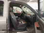 2008 Chevrolet Suburban 3LT z VIN 1GNFK163X8J211540, wystawiony jako IAAI lot #41992019 z przebiegiem 334 866 mil mil oraz . Historia ofert i sprzedaży dostępna na DreamBid. Obrazek 5.