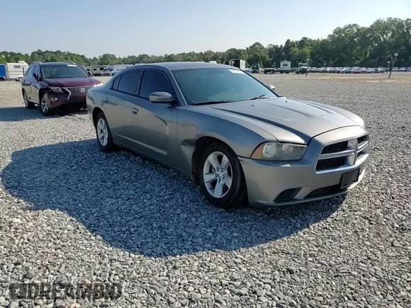 2011 Dodge Charger SE z VIN 2B3CL3CG3BH586613, wystawiony jako Copart lot #69274625 z przebiegiem 243 875 mil mil oraz Szkoda całkowita • Salvage title. Historia ofert i sprzedaży dostępna na DreamBid. Obrazek 13.