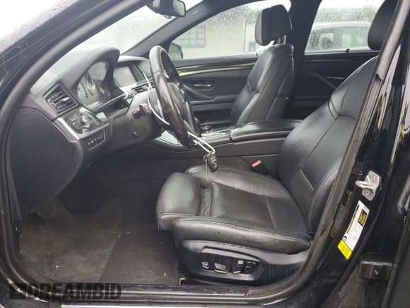 2016 BMW 5 Series 550i z VIN WBAKN9C59GD962609, wystawiony jako Copart lot #57319805 z przebiegiem 99 263 mil mil oraz Szkoda całkowita • Salvage title. Historia ofert i sprzedaży dostępna na DreamBid. Obrazek 7.