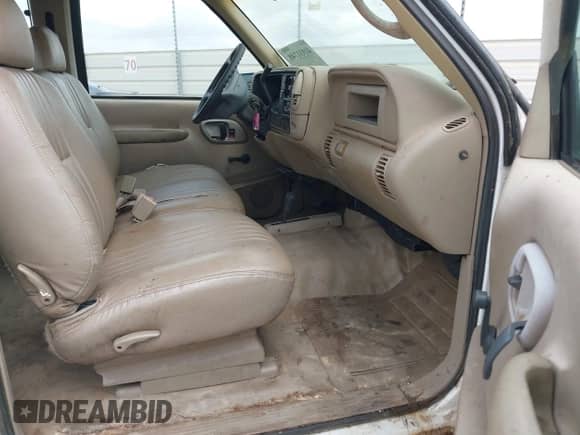 1998 Chevrolet Silverado 2500 с VIN 1GCGK29R2WE162374, выставлен на аукционе IAAI как лот 42096683 с пробегом 104 600 миль миль и . История ставок и продаж доступна на DreamBid. Изображение 5.