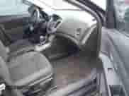 2011 Chevrolet Cruze 1LT z VIN 1G1PF5S98B7194723, wystawiony jako IAAI lot #43349107 z przebiegiem 237 051 mil mil oraz . Historia ofert i sprzedaży dostępna na DreamBid. Obrazek 5.