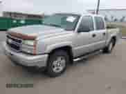 2007 Chevrolet Silverado 1500 LT1 z VIN 2GCEK13Z571120973, wystawiony jako IAAI lot #43546578 z przebiegiem 262 737 mil mil oraz . Historia ofert i sprzedaży dostępna na DreamBid. Obrazek 2.