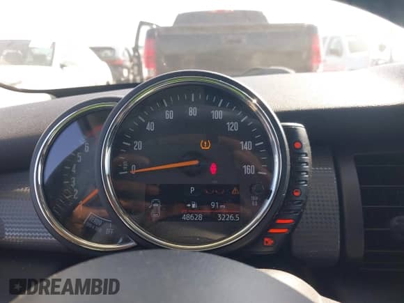 2014 MINI Hardtop with VIN WMWXM5C53ET934731, listed as a IAAI auction lot 43345367 with 48,628 mi miles and . Bid and sale history available at DreamBid. Image 7.