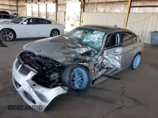 2007 BMW 3 Series 335i z VIN WBAVB73517KY61358, wystawiony jako Copart lot #56969365 z przebiegiem Nie podano mil oraz Szkoda całkowita • Salvage title. Historia ofert i sprzedaży dostępna na DreamBid. Obrazek 1.