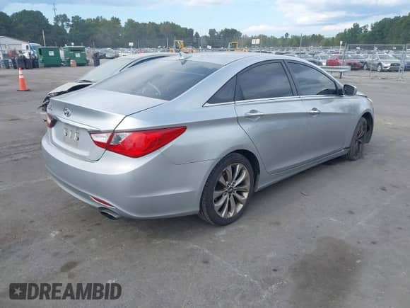 2011 Hyundai Sonata Limited z VIN 5NPEC4AC7BH144776, wystawiony jako IAAI lot #43414380 z przebiegiem 194 021 mil mil oraz . Historia ofert i sprzedaży dostępna na DreamBid. Obrazek 4.