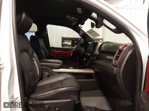 2019 Ram 1500 Rebel z VIN 1C6SRFLT3KN897707, wystawiony jako IAAI lot #42635799 z przebiegiem 57 204 mil mil oraz . Historia ofert i sprzedaży dostępna na DreamBid. Obrazek 5.