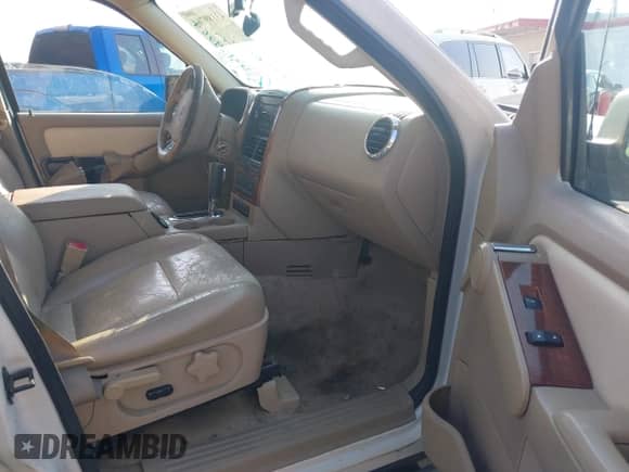 2008 Ford Explorer Eddie Bauer with VIN 1FMEU64E28UA93204, listed as a IAAI auction lot 43189764 with 212,470 mi miles and . Bid and sale history available at DreamBid. Image 5.