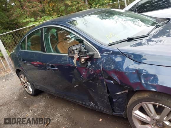 2013 Volvo S60 T6 R-Design Platinum с VIN YV1902FH8D1216575, выставлен на аукционе IAAI как лот 43233003 с пробегом 52 221 миль миль и . История ставок и продаж доступна на DreamBid. Изображение 13.
