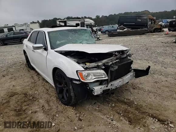 2014 Chrysler 300 C с VIN 2C3CCAET3EH105068, выставлен на аукционе Copart как лот 67940365 с пробегом Не указан миль и На запчасти • Non repairable. История ставок и продаж доступна на DreamBid. Изображение 11.