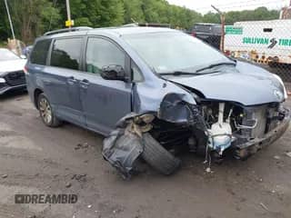 2014 Toyota Sienna LE z VIN 5TDJK3DC1ES082653, wystawiony jako IAAI lot #42594632 z przebiegiem 186 392 mil mil oraz . Historia ofert i sprzedaży dostępna na DreamBid. Obrazek 1.