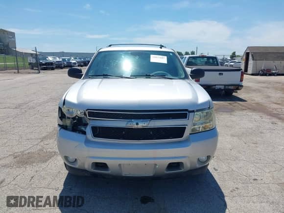 2011 Chevrolet Tahoe LT с VIN 1GNSKBE01BR293470, выставлен на аукционе IAAI как лот 42837607 с пробегом 156 148 миль миль и . История ставок и продаж доступна на DreamBid. Изображение 12.