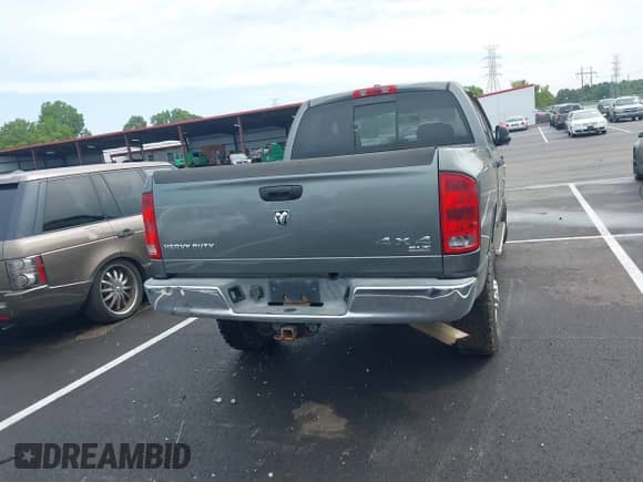 2006 Dodge 3500 ST z VIN 3D7LX38C06G143095, wystawiony jako IAAI lot #42366551 z przebiegiem 210 165 mil mil oraz . Historia ofert i sprzedaży dostępna na DreamBid. Obrazek 15.