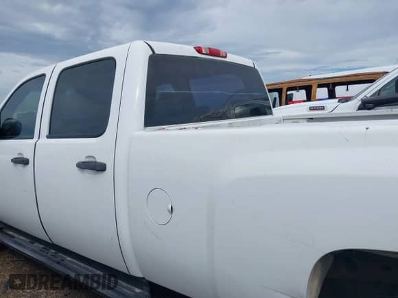 2011 Chevrolet Silverado 2500HD Work Truck z VIN 1GC1CVCG2BF188862, wystawiony jako IAAI lot #42387522 z przebiegiem 408 265 mil mil oraz . Historia ofert i sprzedaży dostępna na DreamBid. Obrazek 14.