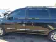 2009 Toyota Sienna XLE z VIN 5TDZK22C69S273555, wystawiony jako IAAI lot #41276221 z przebiegiem 129 160 mil mil oraz . Historia ofert i sprzedaży dostępna na DreamBid. Obrazek 14.