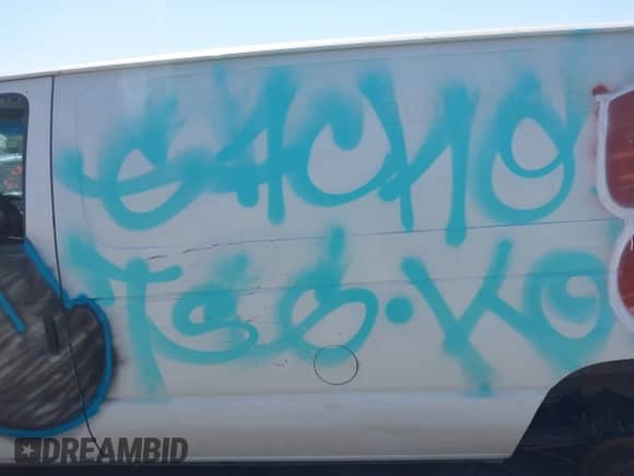 2002 Ford Econoline Cargo z VIN 1FTSE34L02HA30779, wystawiony jako IAAI lot #40210628 z przebiegiem 385 383 mil mil oraz . Historia ofert i sprzedaży dostępna na DreamBid. Obrazek 13.