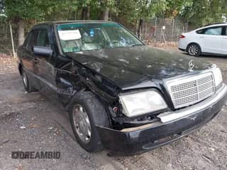 1996 Mercedes-Benz C z VIN WDBHA28E4TF380228, wystawiony jako IAAI lot #43375250 z przebiegiem 160 466 mil mil oraz . Historia ofert i sprzedaży dostępna na DreamBid. Obrazek 1.