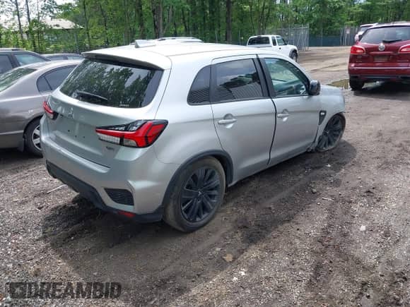 2023 Mitsubishi Outlander ES z VIN JA4ARUAU8PU002854, wystawiony jako IAAI lot #42192599 z przebiegiem 79 208 mil mil oraz . Historia ofert i sprzedaży dostępna na DreamBid. Obrazek 4.