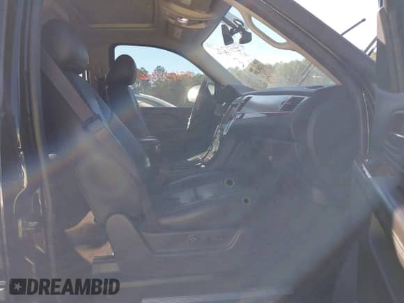 2014 Cadillac Escalade ESV Luxury с VIN 1GYS4HEF5ER238531, выставлен на аукционе IAAI как лот 43451206 с пробегом 149 974 миль миль и . История ставок и продаж доступна на DreamBid. Изображение 5.