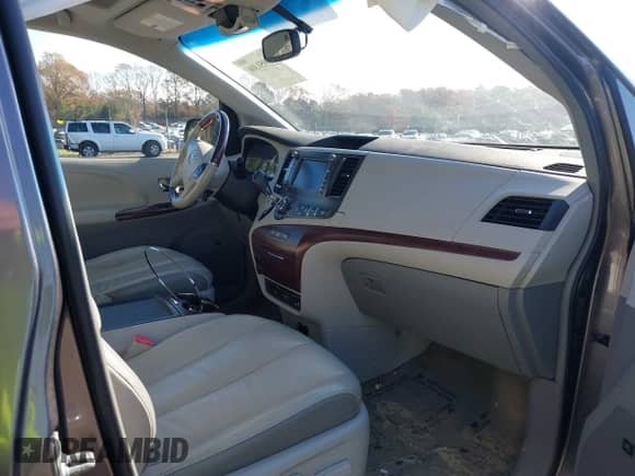 2013 Toyota Sienna XLE AAS with VIN 5TDYK3DC4DS338782, listed as a IAAI auction lot 40951306 with 149,428 mi miles and . Bid and sale history available at DreamBid. Image 5.