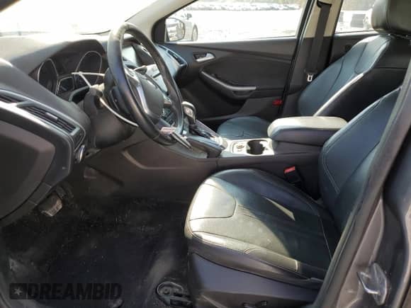 2014 Ford Focus Titanium с VIN 1FADP3N21EL204861, выставлен на аукционе Copart как лот 80388865 с пробегом 178 239 миль миль и Списание • Salvage title. История ставок и продаж доступна на DreamBid. Изображение 7.