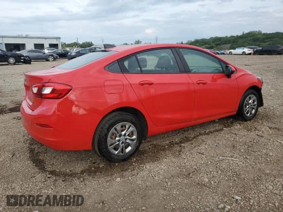 2018 Chevrolet Cruze LS z VIN 1G1BC5SM5J7150717, wystawiony jako Copart lot #71001165 z przebiegiem 158 899 mil mil oraz Szkoda całkowita • Salvage title. Historia ofert i sprzedaży dostępna na DreamBid. Obrazek 3.