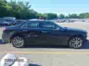 2017 Chrysler 300 C с VIN 2C3CCAKG1HH665117, выставлен на аукционе IAAI как лот 42628044 с пробегом 114 769 миль миль и . История ставок и продаж доступна на DreamBid. Изображение 13.