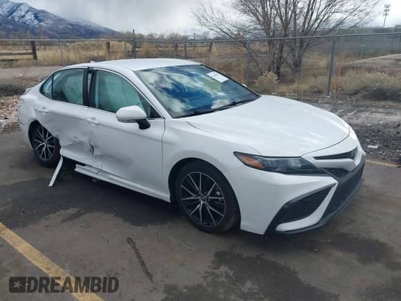 2023 Toyota Camry SE с VIN 4T1G11AK6PU813746, выставлен на аукционе IAAI как лот 41210012 с пробегом 34 717 миль миль и . История ставок и продаж доступна на DreamBid. Изображение 1.