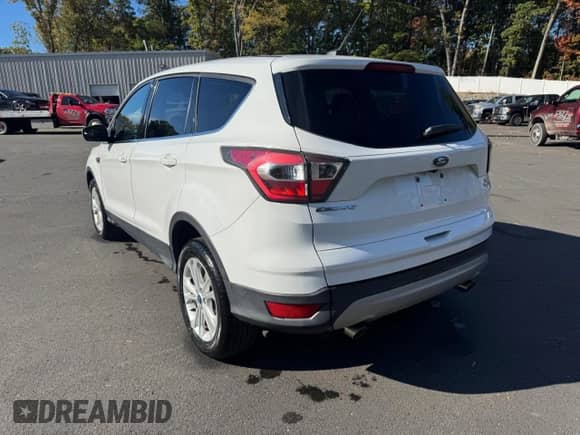 2017 Ford Escape SE с VIN 1FMCU9GD5HUB55836, выставлен на аукционе Copart как лот 89575825 с пробегом 136 775 миль миль и Чистый • Clean title. История ставок и продаж доступна на DreamBid. Изображение 2.