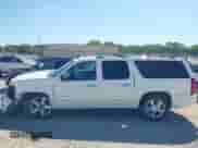 2014 Chevrolet Suburban LTZ z VIN 1GNSKKE70ER143643, wystawiony jako IAAI lot #43075437 z przebiegiem 39 400 mil mil oraz . Historia ofert i sprzedaży dostępna na DreamBid. Obrazek 14.