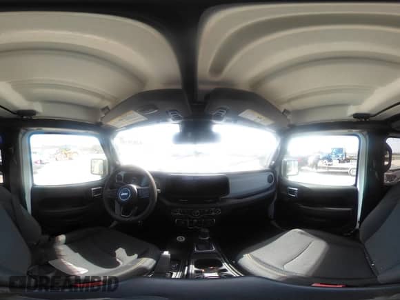 2024 Jeep Wrangler Willys z VIN 1C4PJXDG5RW244037, wystawiony jako IAAI lot #42070305 z przebiegiem 29 580 mil mil oraz . Historia ofert i sprzedaży dostępna na DreamBid. Obrazek 18.