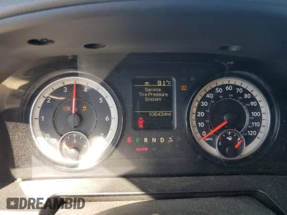 2018 Ram 1500 Tradesman z VIN 1C6RR6FT2JS330673, wystawiony jako Copart lot #84777565 z przebiegiem 106 434 mil mil oraz Szkoda całkowita • Salvage title. Historia ofert i sprzedaży dostępna na DreamBid. Obrazek 9.