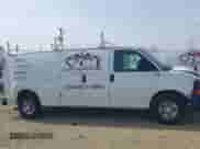 2017 Chevrolet Express Cargo z VIN 1GCZGHFG5H1349912, wystawiony jako IAAI lot #41638800 z przebiegiem 126 262 mil mil oraz . Historia ofert i sprzedaży dostępna na DreamBid. Obrazek 13.