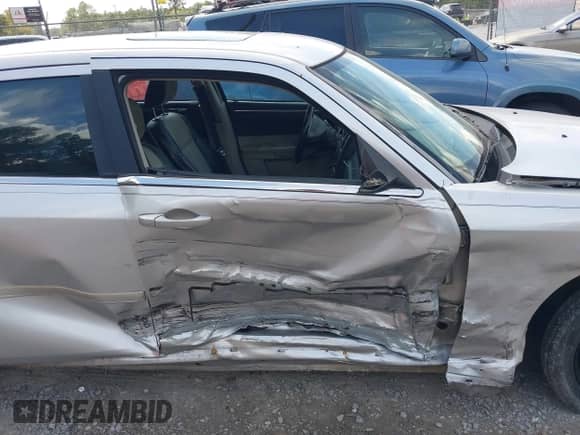 2005 Chrysler 300 Touring с VIN 2C3JA53G65H575573, выставлен на аукционе IAAI как лот 43350121 с пробегом 172 922 миль миль и . История ставок и продаж доступна на DreamBid. Изображение 6.