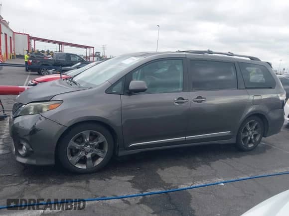 2011 Toyota Sienna SE z VIN 5TDXK3DC5BS162558, wystawiony jako IAAI lot #43213683 z przebiegiem 163 949 mil mil oraz . Historia ofert i sprzedaży dostępna na DreamBid. Obrazek 14.