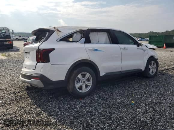 2025 Kia Sorento LX with VIN 5XYRG4JC5SG325050, listed as a Copart auction lot 70996935 with 3,209 mi miles and Salvage title. Bid and sale history available at DreamBid. Image 3.