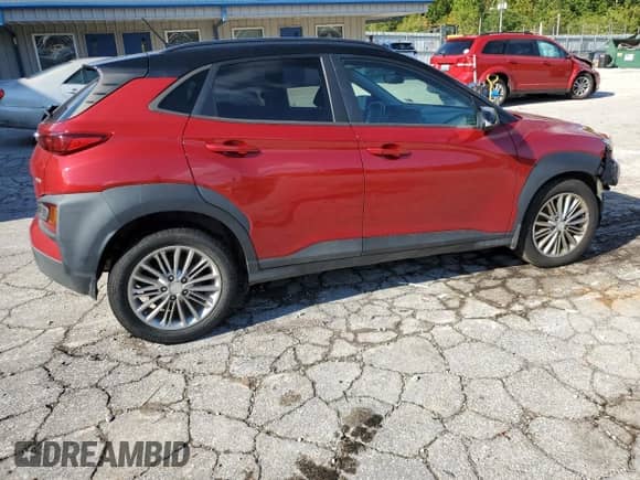 2020 Hyundai Kona SEL z VIN KM8K2CAA5LU596730, wystawiony jako Copart lot #74010864 z przebiegiem 108 898 mil mil oraz Szkoda całkowita • Salvage title. Historia ofert i sprzedaży dostępna na DreamBid. Obrazek 3.