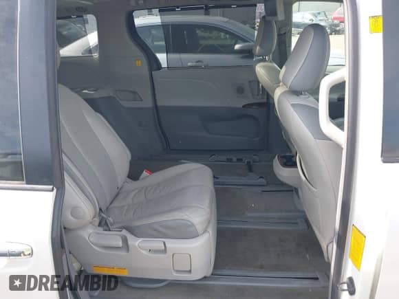 2011 Toyota Sienna XLE AAS с VIN 5TDYK3DC2BS120482, выставлен на аукционе IAAI как лот 42289237 с пробегом 324 817 миль миль и . История ставок и продаж доступна на DreamBid. Изображение 8.