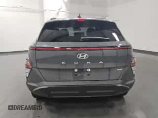 2025 Hyundai Kona SEL с VIN KM8HBCAB4SU287753, выставлен на аукционе Copart как лот 86862095 с пробегом 11 954 миль миль и Чистый • Clean title. История ставок и продаж доступна на DreamBid. Изображение 6.