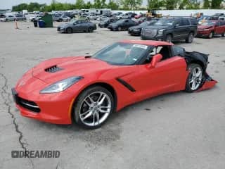 2014 Chevrolet Corvette Z51 2LT z VIN 1G1YJ2D71E5120847, wystawiony jako Copart lot #56074995 z przebiegiem Nie podano mil oraz Szkoda całkowita • Salvage title. Historia ofert i sprzedaży dostępna na DreamBid. Obrazek 1.