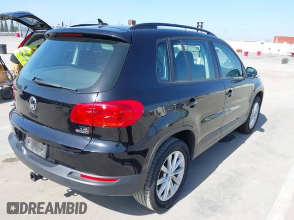 2017 Volkswagen Tiguan S с VIN WVGBV7AX7HK049738, выставлен на аукционе IAAI как лот 42519659 с пробегом 66 873 миль миль и . История ставок и продаж доступна на DreamBid. Изображение 4.