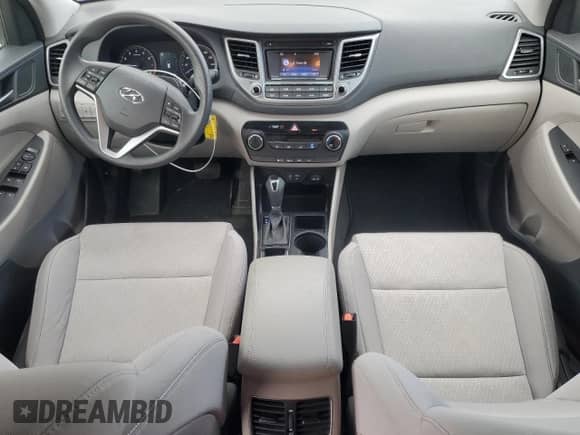 2017 Hyundai Tucson Value z VIN KM8J3CA21HU309795, wystawiony jako Copart lot #54085695 z przebiegiem 63 478 mil mil oraz Szkoda całkowita • Salvage title. Historia ofert i sprzedaży dostępna na DreamBid. Obrazek 8.