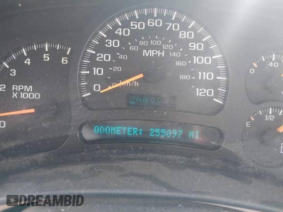 2005 Chevrolet Silverado 1500 LS z VIN 2GCEC13T751350147, wystawiony jako IAAI lot #41425291 z przebiegiem 255 097 mil mil oraz . Historia ofert i sprzedaży dostępna na DreamBid. Obrazek 7.