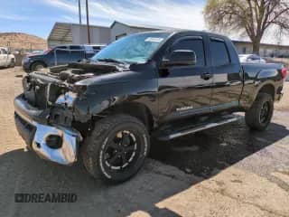 2012 Toyota Tundra с VIN 5TFRU5F10CX028076, выставлен на аукционе Copart как лот 50353735 с пробегом 171 321 миль миль и Списание • Salvage title. История ставок и продаж доступна на DreamBid. Изображение 1.
