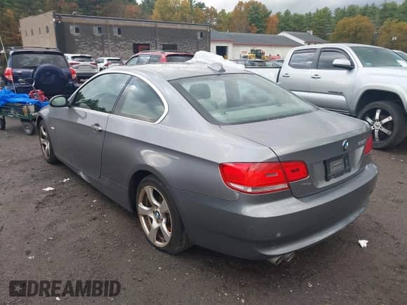 2009 BMW 3 Series 328i xDrive с VIN WBAWV53599P081050, выставлен на аукционе IAAI как лот 43320041 с пробегом 80 516 миль миль и . История ставок и продаж доступна на DreamBid. Изображение 3.