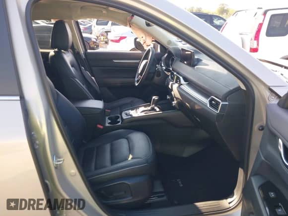 2025 Mazda CX-5 S Preferred z VIN JM3KFBCL1S0639717, wystawiony jako IAAI lot #43416760 z przebiegiem 10 149 mil mil oraz . Historia ofert i sprzedaży dostępna na DreamBid. Obrazek 5.