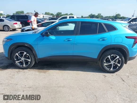2025 Chevrolet Trax 1RS с VIN KL77LGEP9SC170022, выставлен на аукционе IAAI как лот 42183139 с пробегом 2 519 миль миль и . История ставок и продаж доступна на DreamBid. Изображение 14.