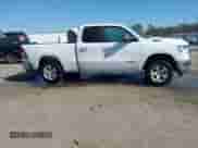 2020 Ram 1500 Big Horn z VIN 1C6RREBT3LN252583, wystawiony jako IAAI lot #41767035 z przebiegiem 218 563 mil mil oraz . Historia ofert i sprzedaży dostępna na DreamBid. Obrazek 13.