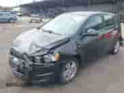 2015 Chevrolet Sonic LT с VIN 1G1JC6SH0F4164490, выставлен на аукционе IAAI как лот 43354607 с пробегом 77 607 миль миль и . История ставок и продаж доступна на DreamBid. Изображение 16.