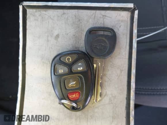 2015 Chevrolet Traverse LT z VIN 1GNKRHKD8FJ168217, wystawiony jako IAAI lot #43575623 z przebiegiem 215 964 mil mil oraz . Historia ofert i sprzedaży dostępna na DreamBid. Obrazek 11.